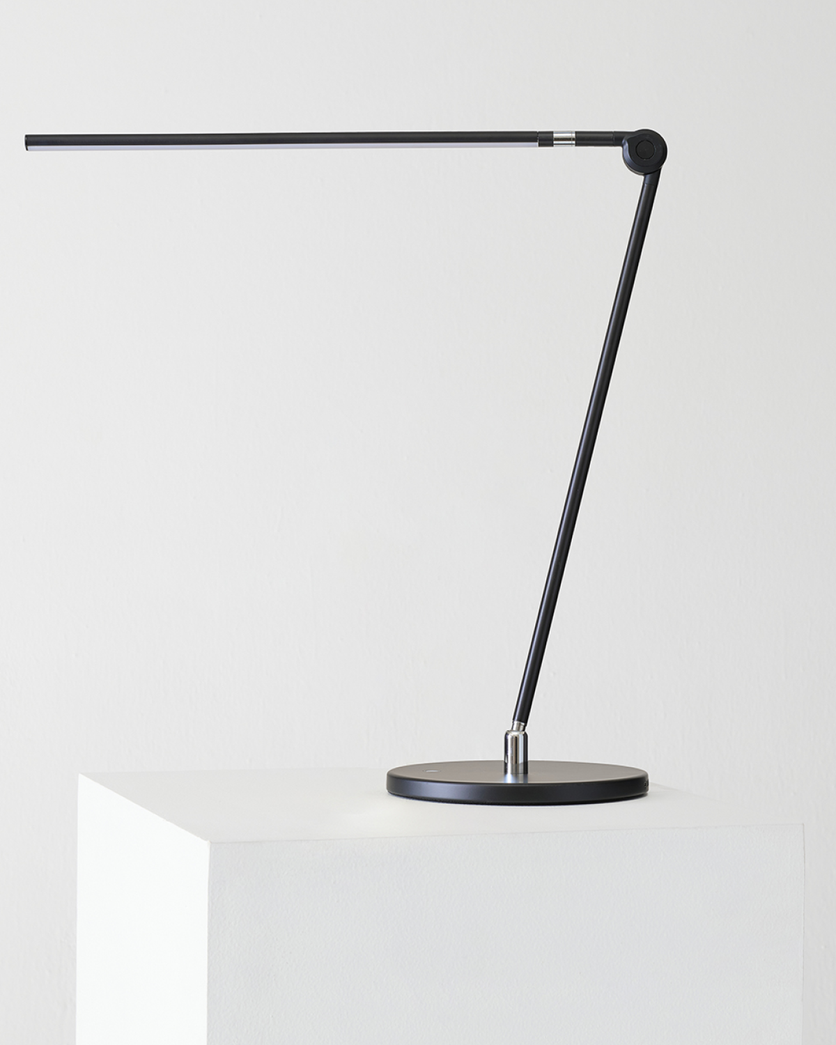 Glowmere Libra Minimalist LED Table Lamp in black