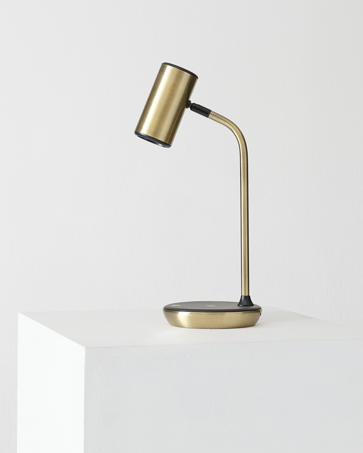 Glowmere Ezra LED Desk Lamp with Wireless Charging view 4
