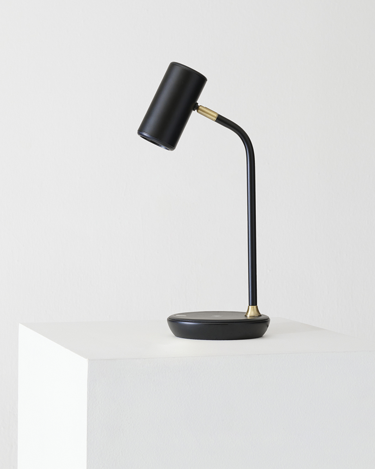 Glowmere Ezra LED Desk Lamp with Wireless Charging in black
