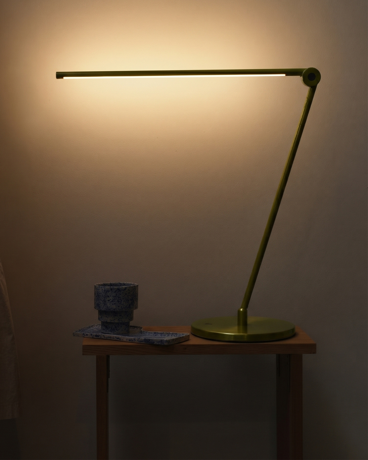 Glowmere Libra Minimalist LED Table Lamp in green