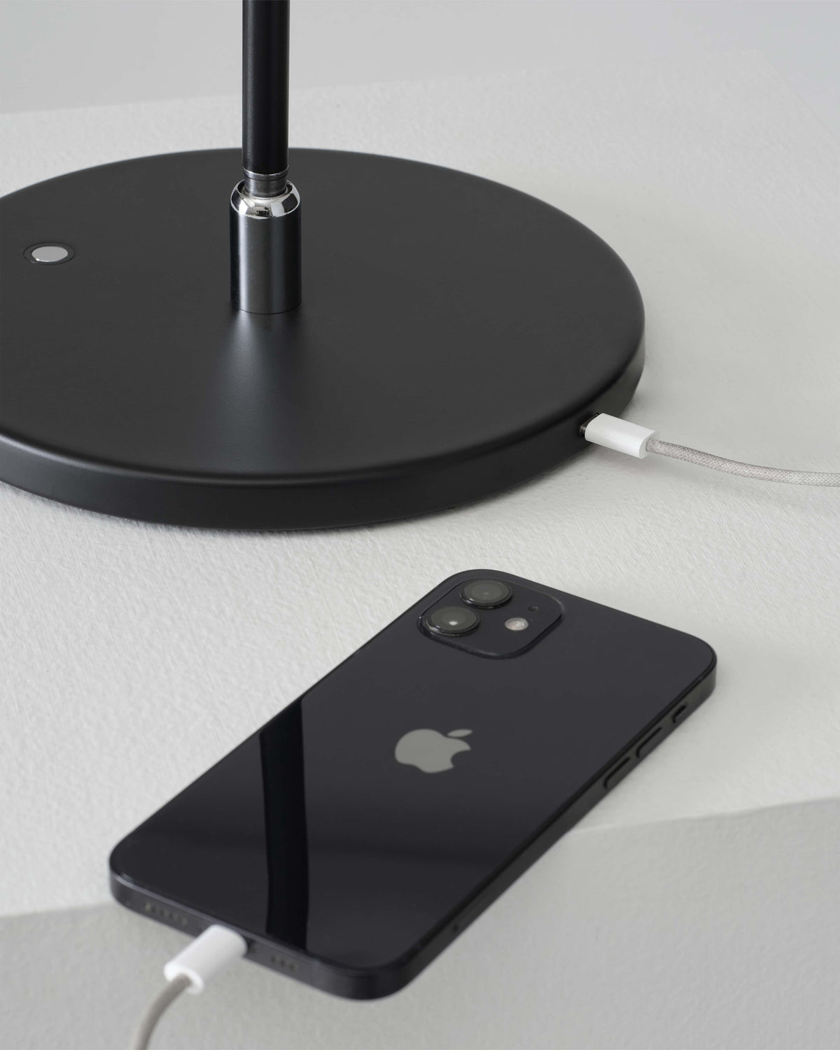Glowmere Libra Minimalist LED Table Lamp charging detail